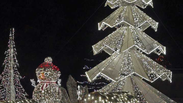 Veterans United hosting final drive-thru Christmas lights display