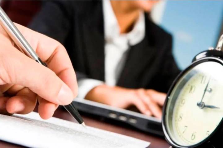 Cómo funciona el "banco de horas" que propone la reforma laboral