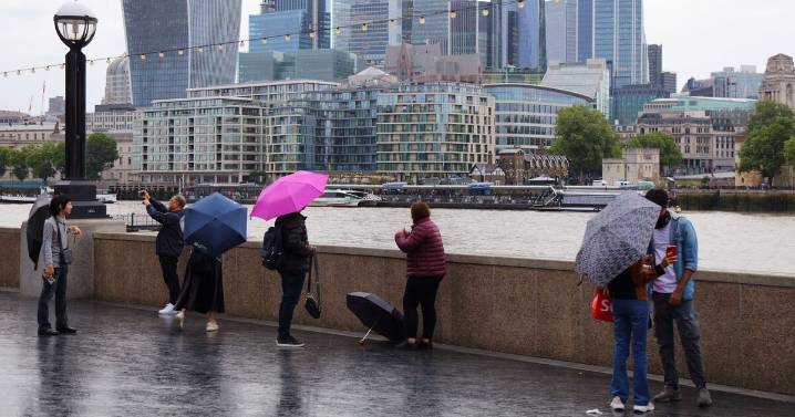 American apologises after Brits claim he almost 'caused international