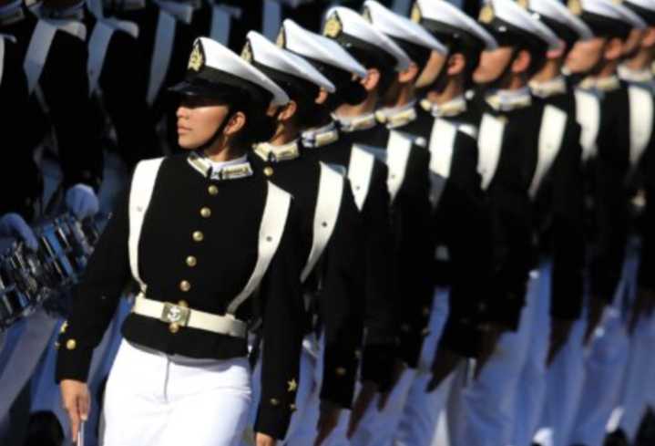 “A ti te van a echar”: Exfuncionaria acusa acoso de capellán y cuestiona polémica desvinculación en la Armada