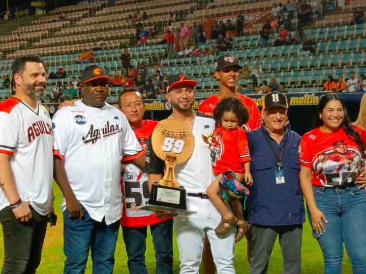 Águilas del Zulia homenajea a Silvino Bracho tras conquistar récord de salvados