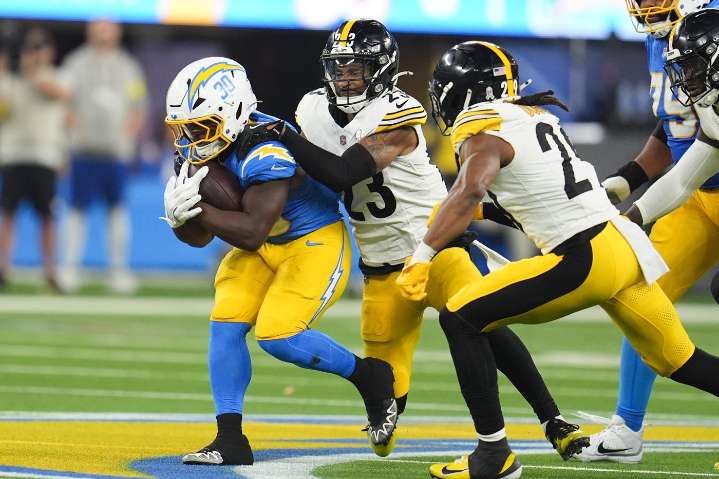 Six-time Pro Bowl CB Darius Slay puts off reporting to Bills to focus on family, consider retirement