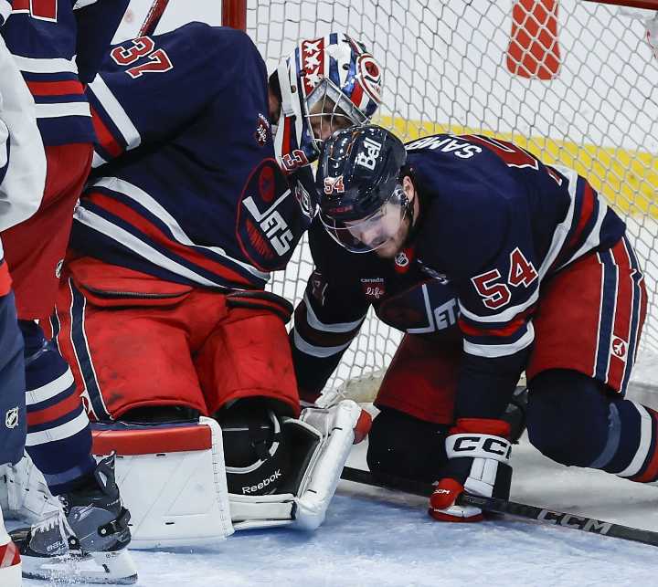 Hellebuyck all smiles in winning return from knee surgery