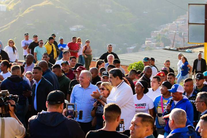 Maduro anuncia que el 25% del asfalto de Guanoco irá a las comunas