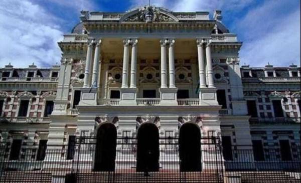 Aumento y aguinaldo, las preocupaciones de los gremios bonaerenses, que aún esperan el llamado a paritarias