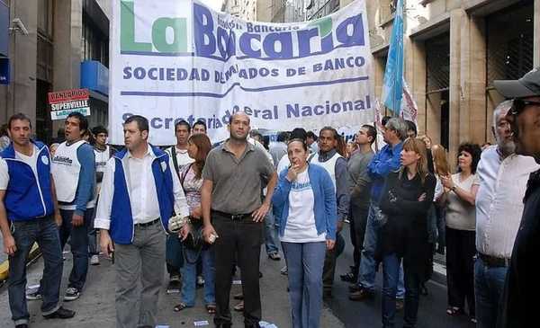 Nuevo acuerdo salarial para bancarios: el sueldo básico superó los $2 millones