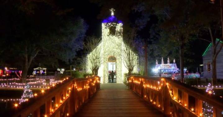 LARC’s Acadian Village lights up for annual holiday fundraiser