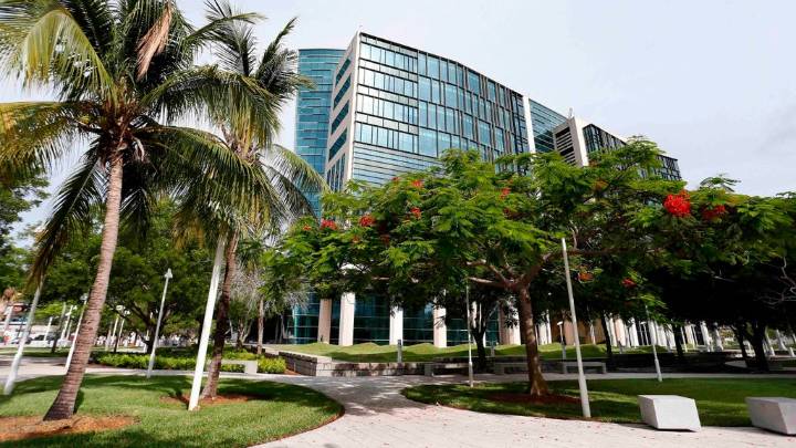 Suspicious package triggers security response near Miami federal courthouse, police confirm