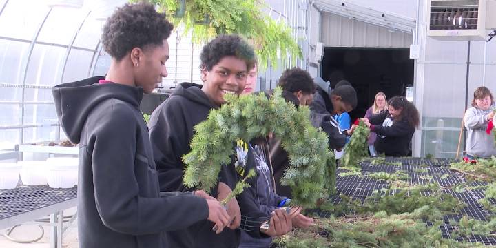 Students at Countryside Academy craft wreaths to raise funds for school’s agriculture program