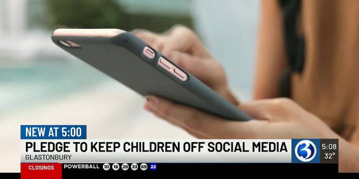 Glastonbury school district encourages parents to delay smartphones until 8th grade