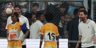 Las perlitas de la visita de Messi a Bombay: del juego con De Paul y Suárez al encuentro con el “Dios del criquet”