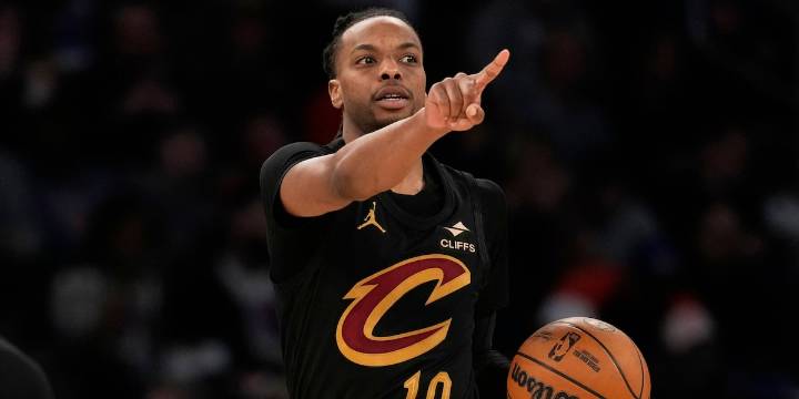 Cavs fined for holding Garland out