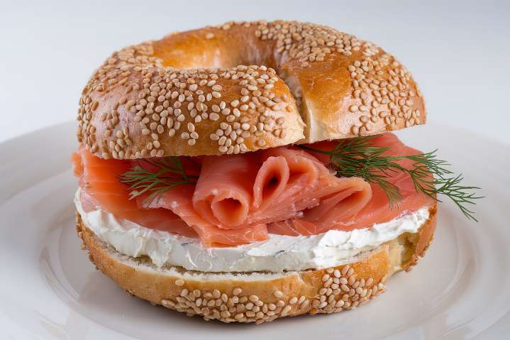 Miss Manners: How can I eat a bagel at this luncheon without making a mess?