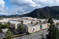 Paramount makes $108.4-billion hostile bid for Warner Bros. Discovery