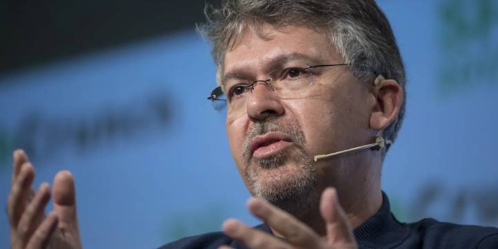 Apple reemplaza a su jefe de IA por un ejecutivo de Microsoft