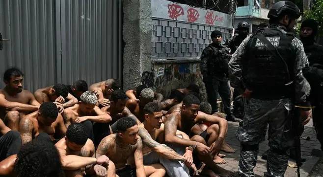 La policía de Río de Janeiro realiza una nueva fase de la operación que dejó 122 muertos