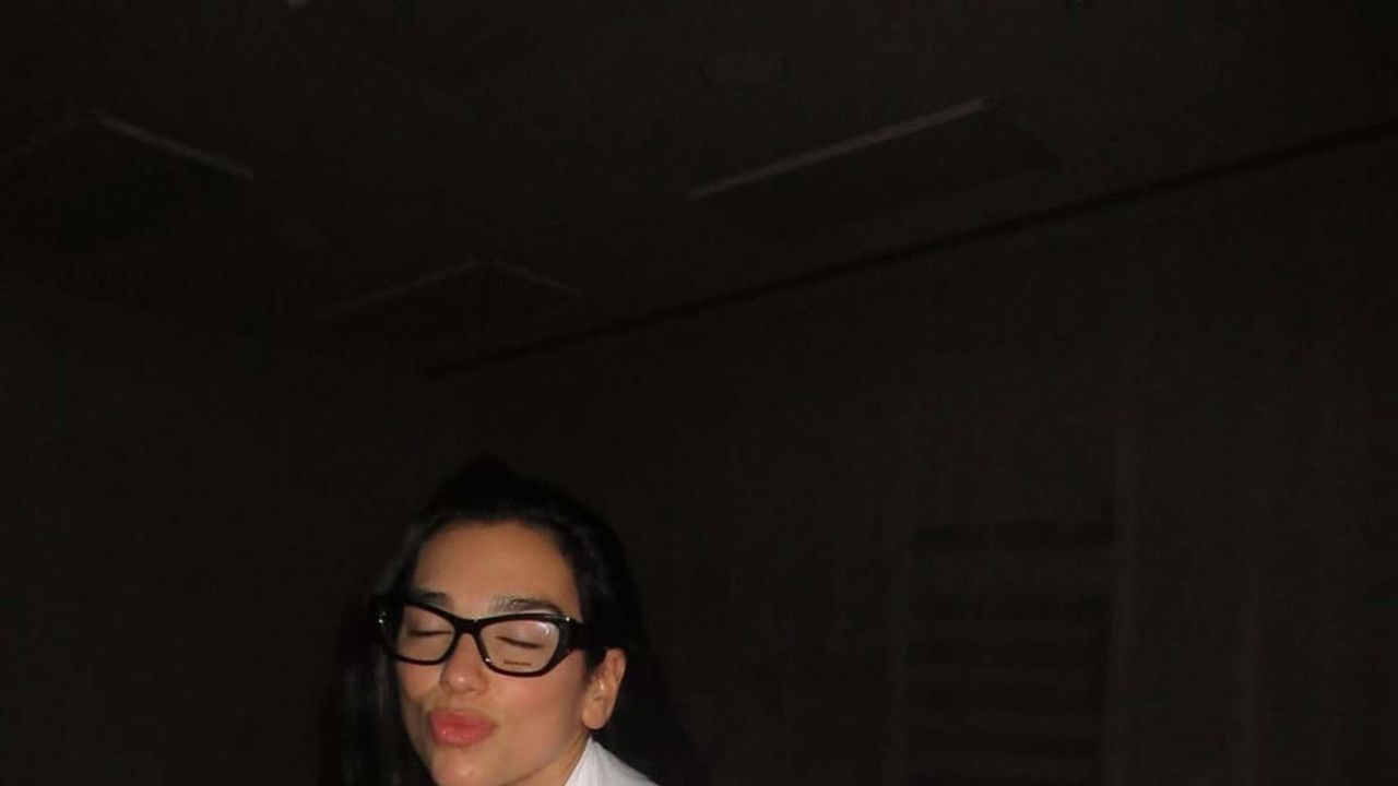 Postura sobre la cabeza: cuáles son los beneficios de este clásico de yoga