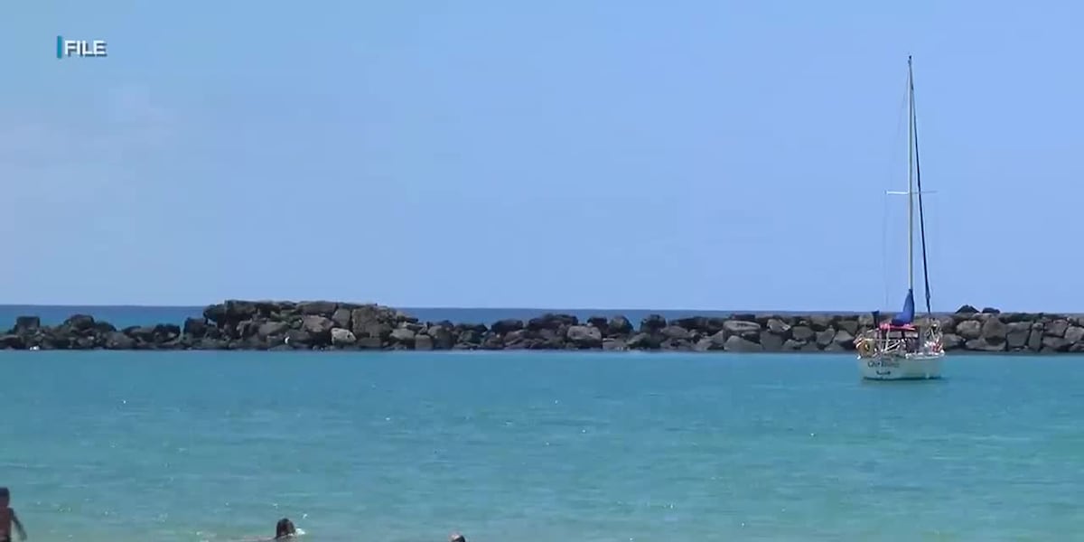 3 rescued after canoe flips in waters off Pokai Bay