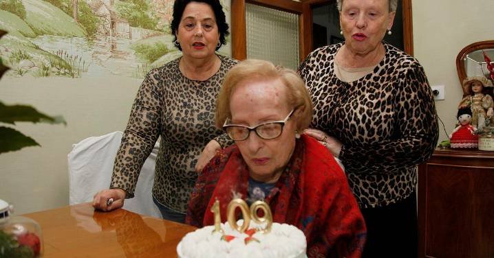 Esperanza Cortiñas sopla las 109 velas en Ourense con el deseo de “visitar Nueva York”