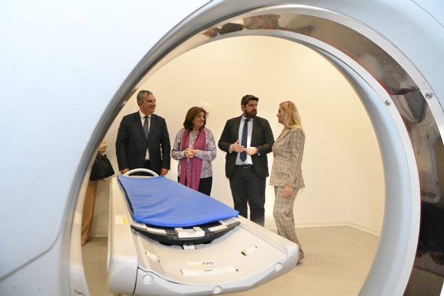 López Miras subraya que el nuevo Hospital Veterinario de la UCAM consolida el liderazgo de la Región de Murcia en este tipo de formación