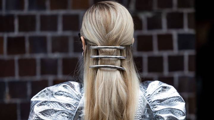 ¿Qué significa la forma en la que crecen las canas? La explicación real