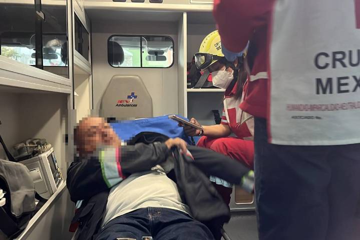 Se le baja el azúcar y cae de su moto en el Centro de Saltillo