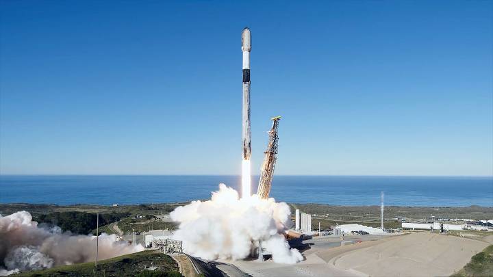 SpaceX Falcon 9 rocket launches Starlink satellites from Vandenberg in California