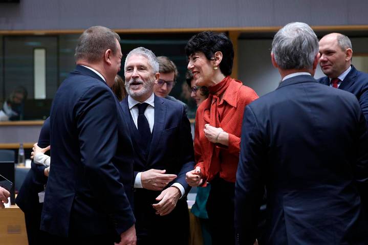 Los 27 acuerdan relajar las reglas sobre países seguros para agilizar los retornos, pese al rechazo de España