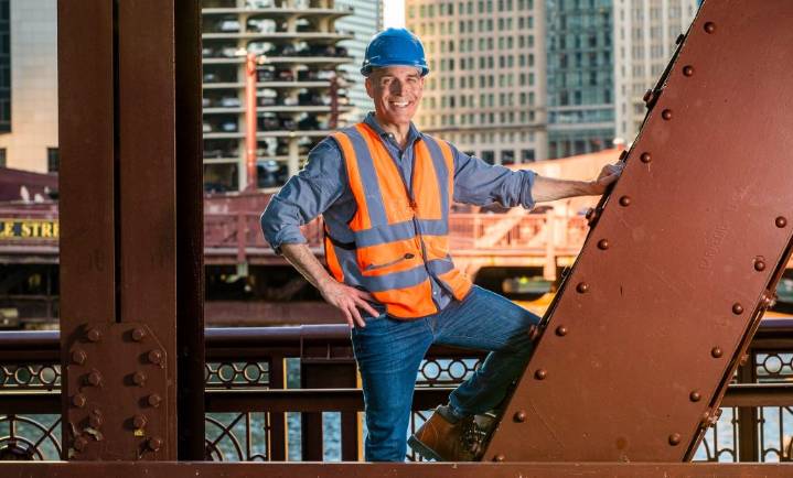 WTTW's Geoffrey Baer takes a look at Chicagoans at work