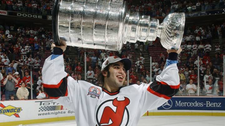 Gomez’s skill, swagger leads to U.S. Hockey Hall of Fame induction