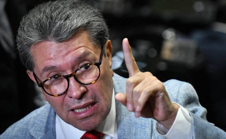 Busca Ricardo Monreal evitar que escale pleito Morena vs. Iglesia