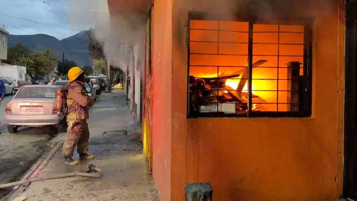 Joven provoca incendio y escapa en la colonia Zaragoza