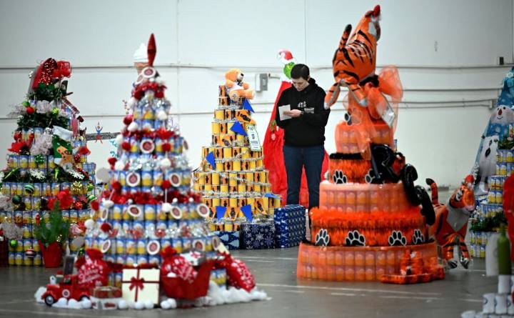 Feeding America to hold Can Tree Wonderland event