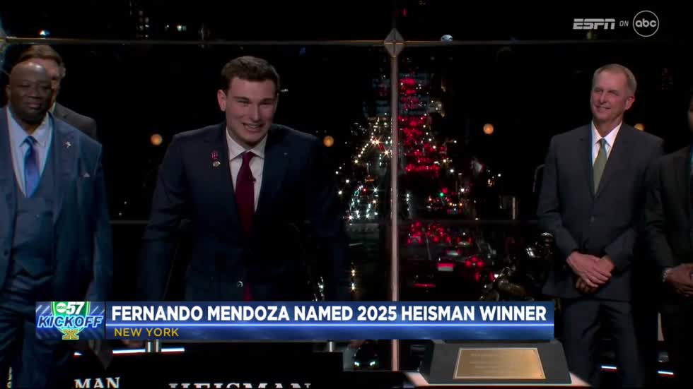 Fernado Mendoza becomes first Heisman winner in IU history