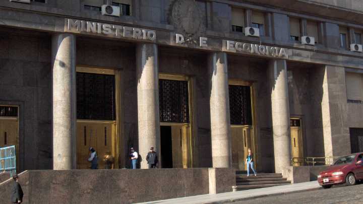 Argentina vuelve al mercado internacional de deuda con un bono en dólares a cuatro años