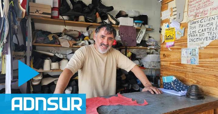 Rubén, el zapatero que fabrica botas y alpargatas en Caleta Olivia