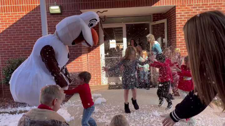 Students get special Christmas treat at Itawamba County School Offices