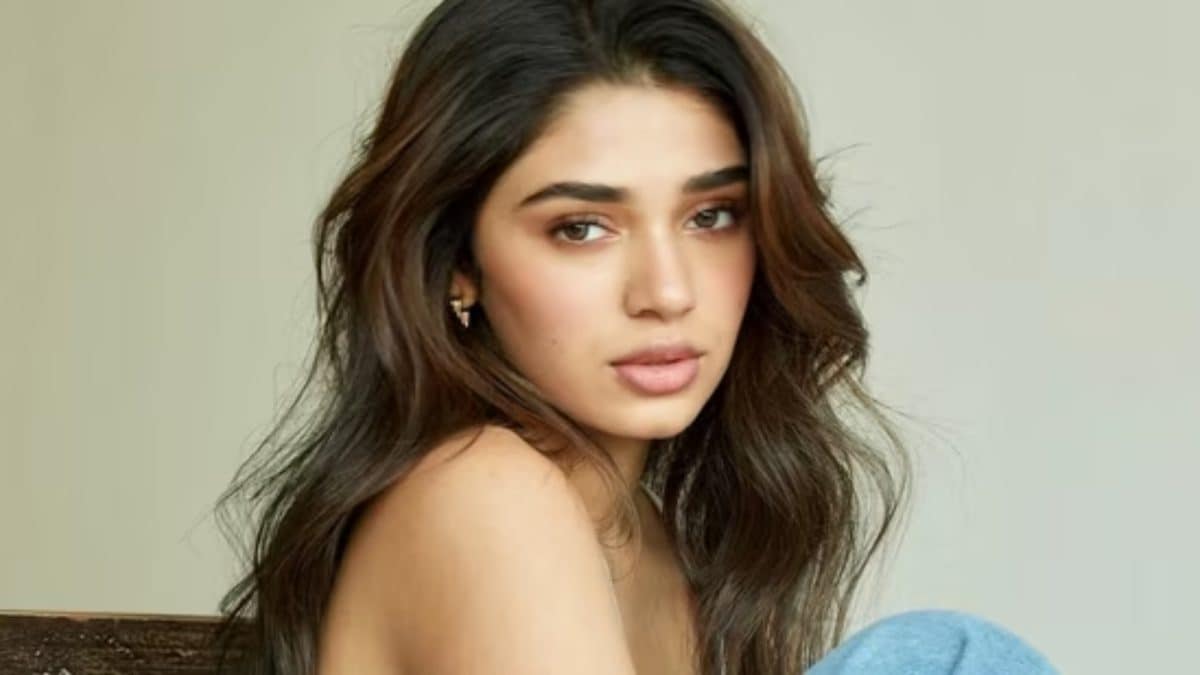 Krithi Shetty Gets Emotional Talking About Online Abuse: 'My Mom Pulls Me Out Of It'