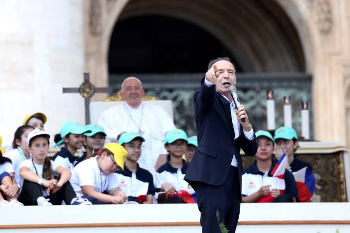 Roberto Benigni Presenting Rai Documentary About Life Of St Peter