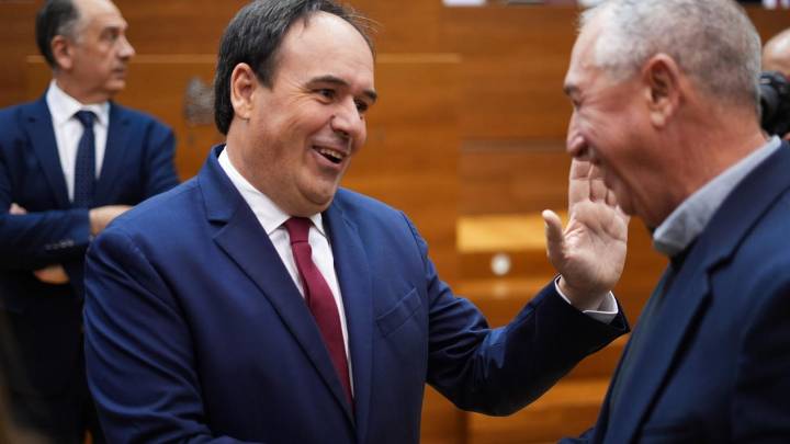 La izquierda considera el nuevo gobierno valenciano una "estafa política" y que Pérez Llorca "insulta" a las víctimas