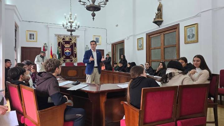 Jóvenes del IES Torre del Tajo participan en el programa municipal ‘Conoce tu Ayuntamiento’