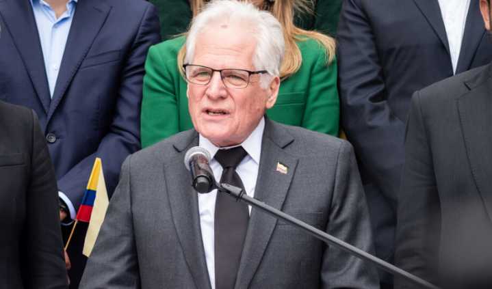 ¿Miguel Uribe Londoño sale del Centro Democrático?