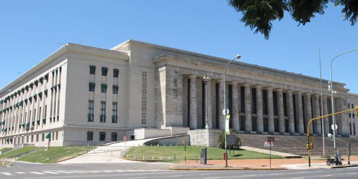 Piden elevar a juicio la causa por la estafa millonaria a dos facultades de la UBA