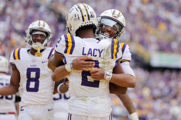 Commanders' QB Jayden Daniels honors late LSU star Kyren Lacy with cleats
