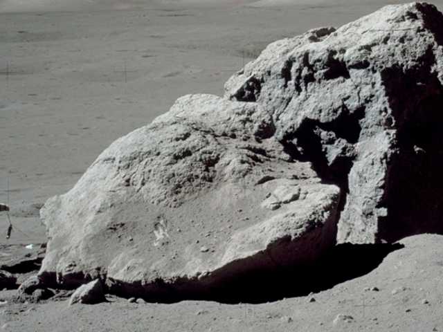 Científicos abrieron un objeto lunar guardado desde 1975 y se topan con un descubrimiento sorprendente