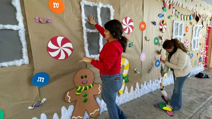 'Transforman' Primaria Jesús Reyes Heroles en una increíble villa navideña