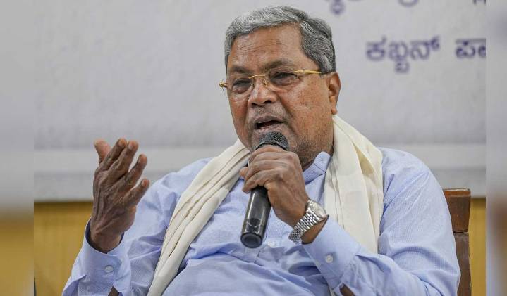 Karnataka CM attacks Kumaraswamy for pushing Gita in curriculum