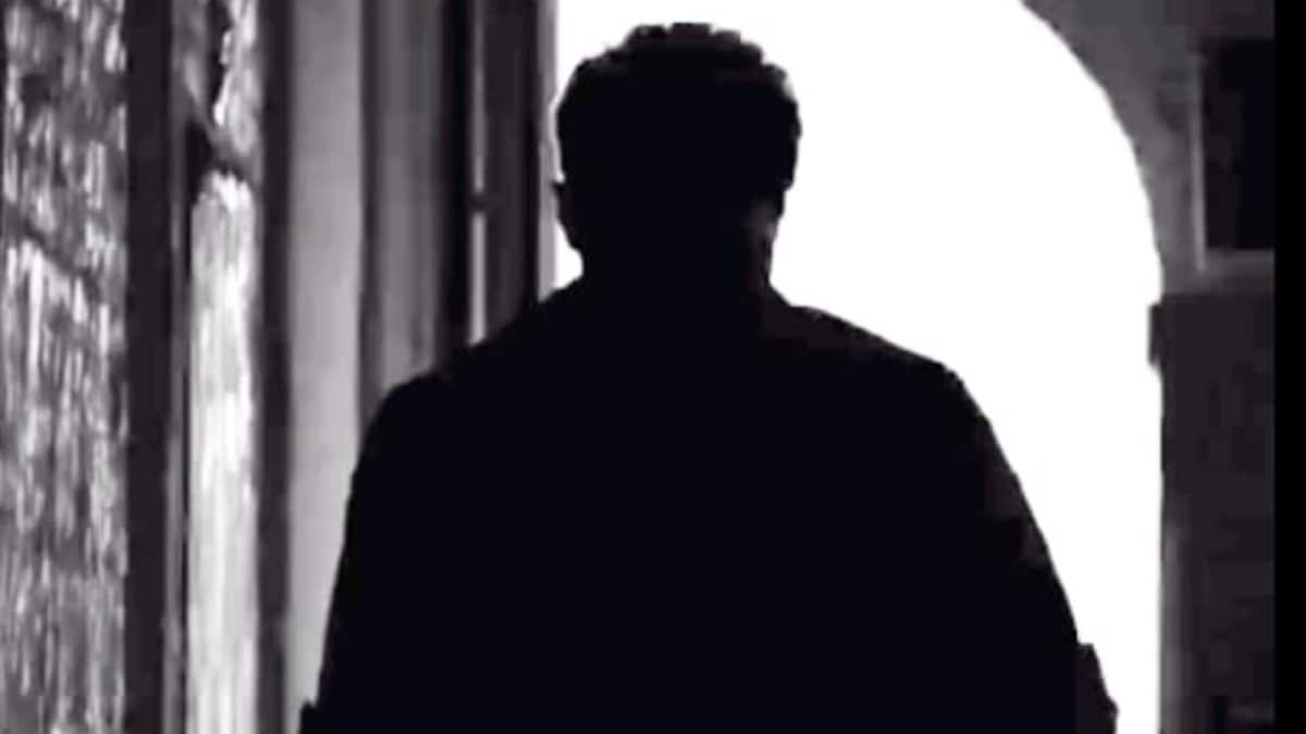 Made His Debut Opposite Rekha, Did 17 Lip Lock Scenes With Mallika Sherawat, He Is Now A Director