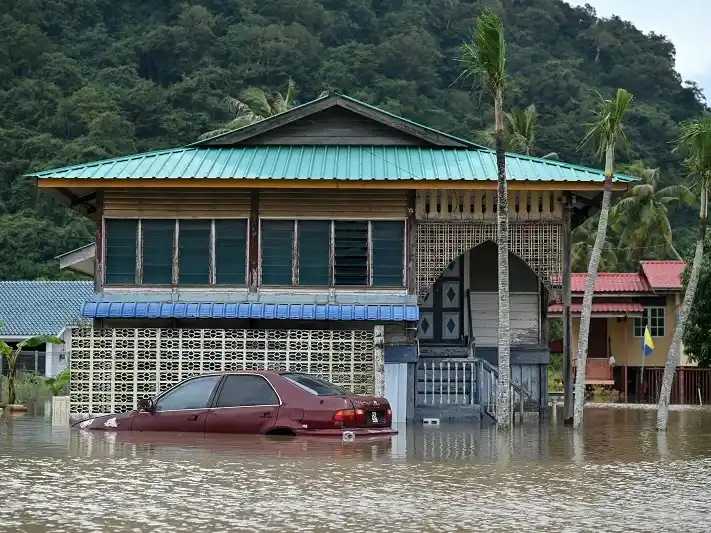 Más de mil muertos tras devastadoras inundaciones en Asia