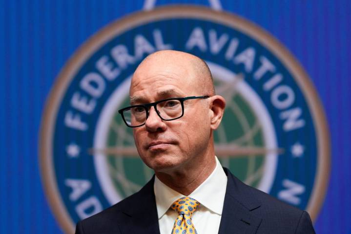 Senator says FAA administrator failed to sell multimillion-dollar airline stake as promised